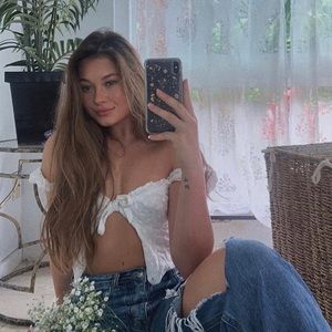 Meet your Posher, Kayla